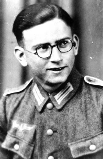 Hans Corbat 1944 als Soldat der Schützenausbildungskompanie 309 in Berlin ...