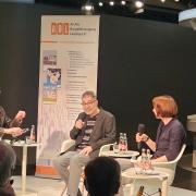 Bernd Lindner, Mahmoud Dabdoub und Diana Stiehl (v.l.n.r.) im Gespräch (© Archiv Bürgerbewegung Leipzig e.V.)